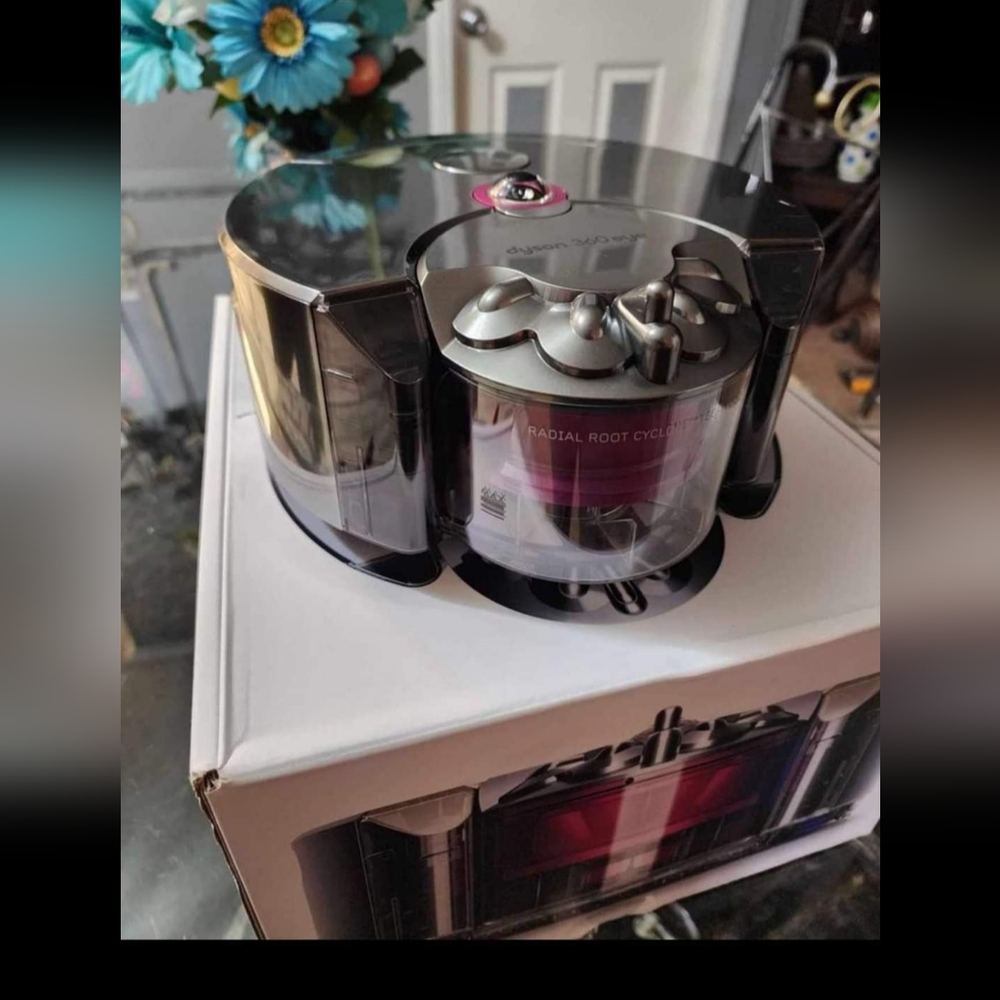 New never used dyson 360 eye come with box papers and charging station, a